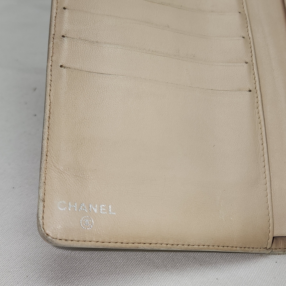 Authentic Chanel Icon Line Leather Wallet In Cream - Picture 7 of 17